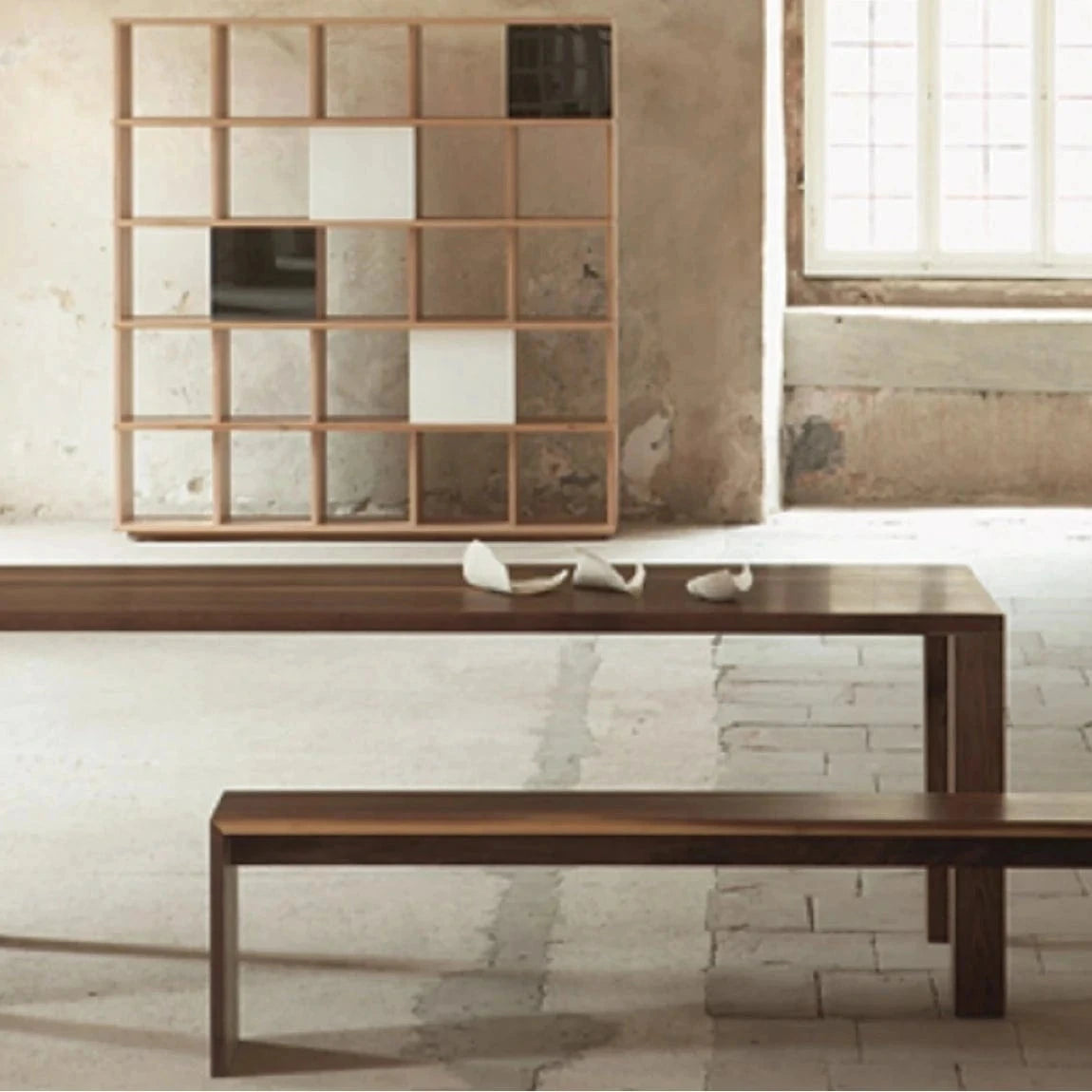 In unserem Möbelgeschäft finden Sie eine Vielzahl von Massivholzmöbeln wie Tische, Schränke, Regale, Betten, Nachttische, Sideboards und Kommoden vom Schreiner für Stuttgart.