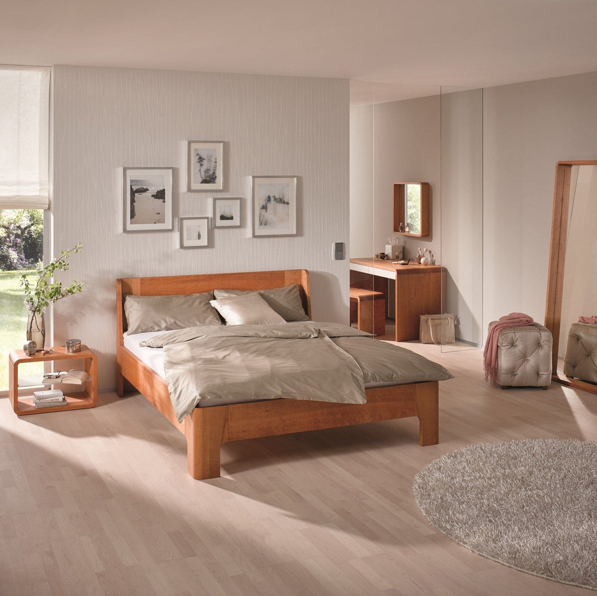Metallfreies Bett GIRO mit Komforthöhe in massivem Kirschbaum-Schlafzimmer