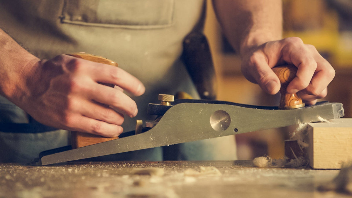 Unsere Schreiner fertigen anschließend das Interior Design Projekt für Ihre neue Inneneinrichtung. Einrichtungsberatung und eigene Herstellung. Alles aus einer Hand.