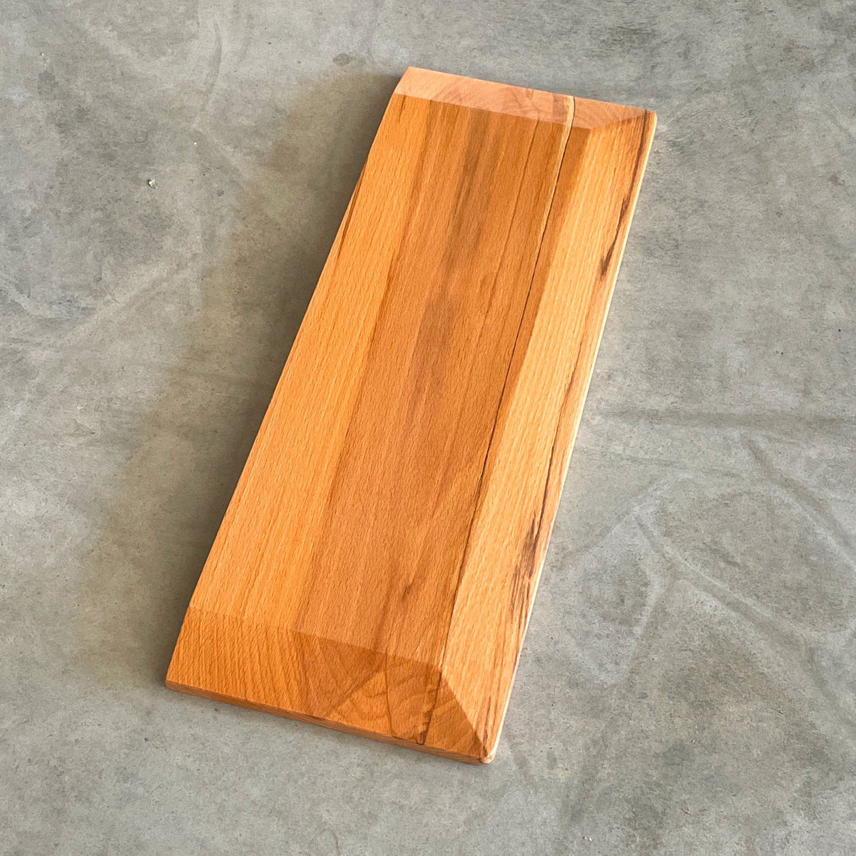 Wandboard Echtholz massiv mit Schweizer Kante aus Buchenholz