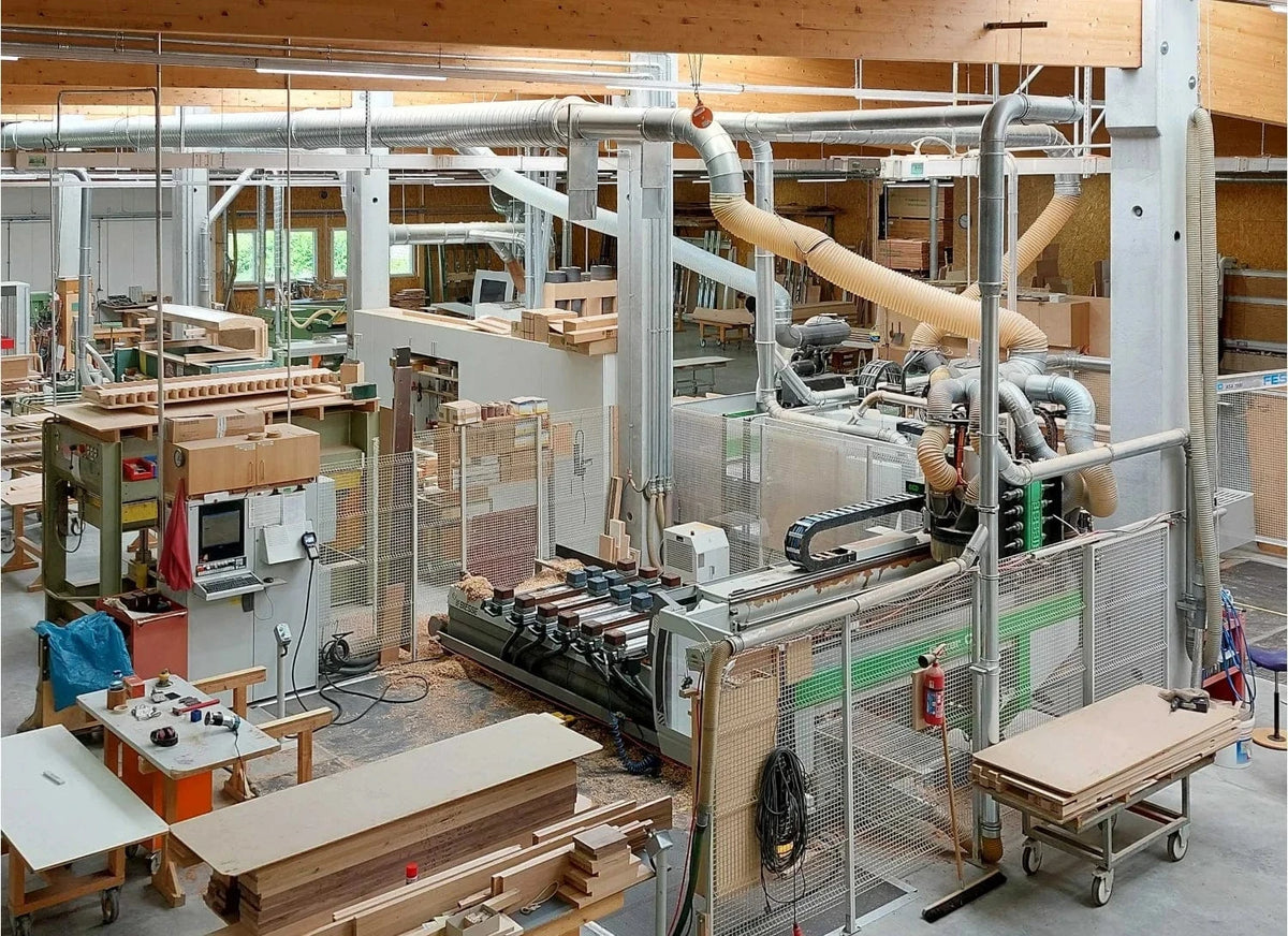 Eine von drei Bearbeitungszentren in der Werkstatt der Holzmanufaktur