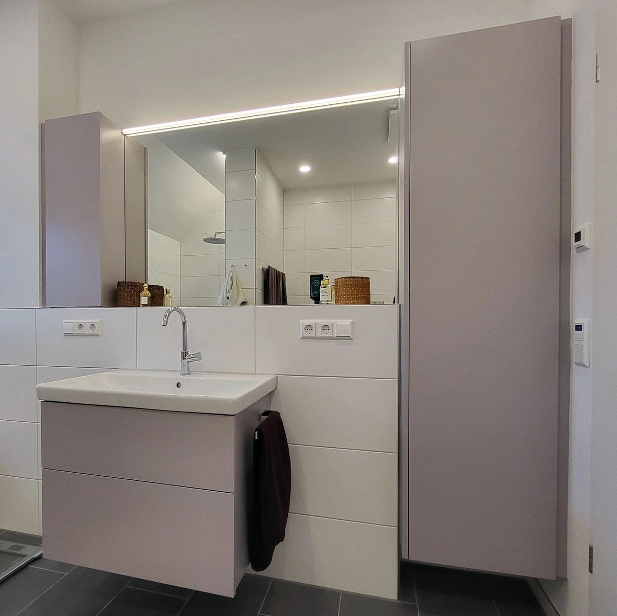 Badezimmer nach Maß in zarter Farbe