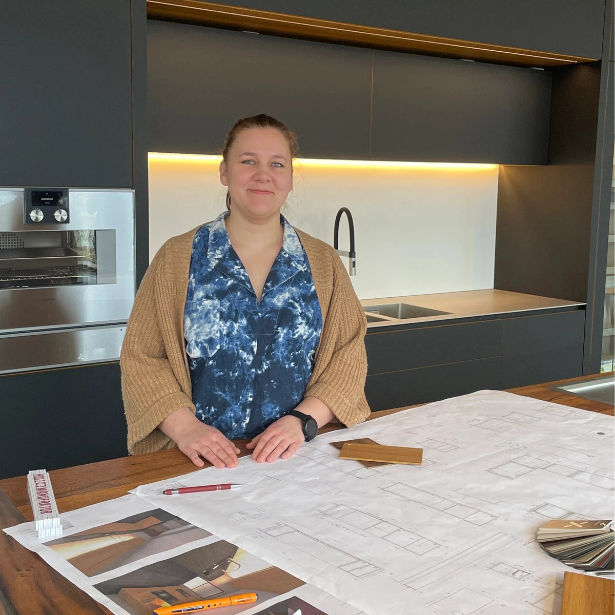 Svenja Lüdeking: Unsere Schreiner-Meisterin und Technikerin für Küchenplanung und Einrichtungsplanung