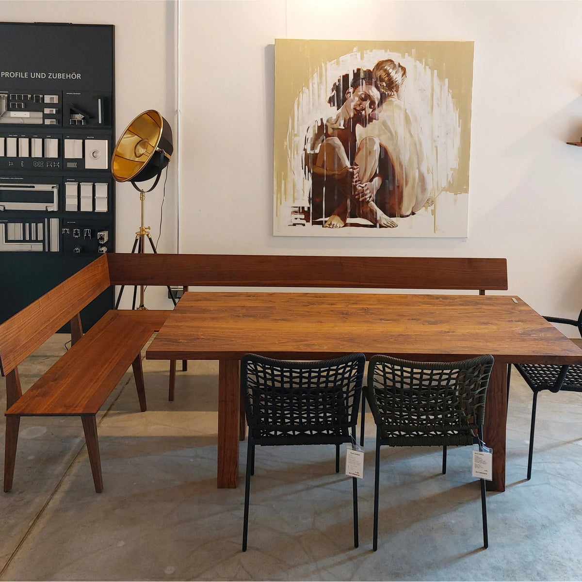 Abverkauf Ausstellungsstück: Eckbank PLACE aus Massivholz, Nussbaum 282 x 152 cm