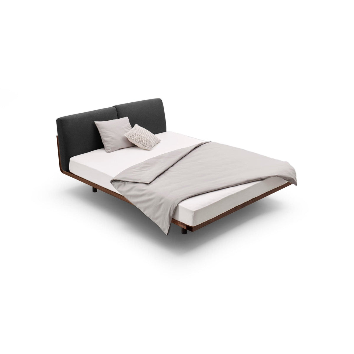 Schwebende Betten SWING der Holzmanufaktur: Designer Betten aus Nussbaum Massivholz mit Polster-Rückenlehne aus Naturmaterialien.