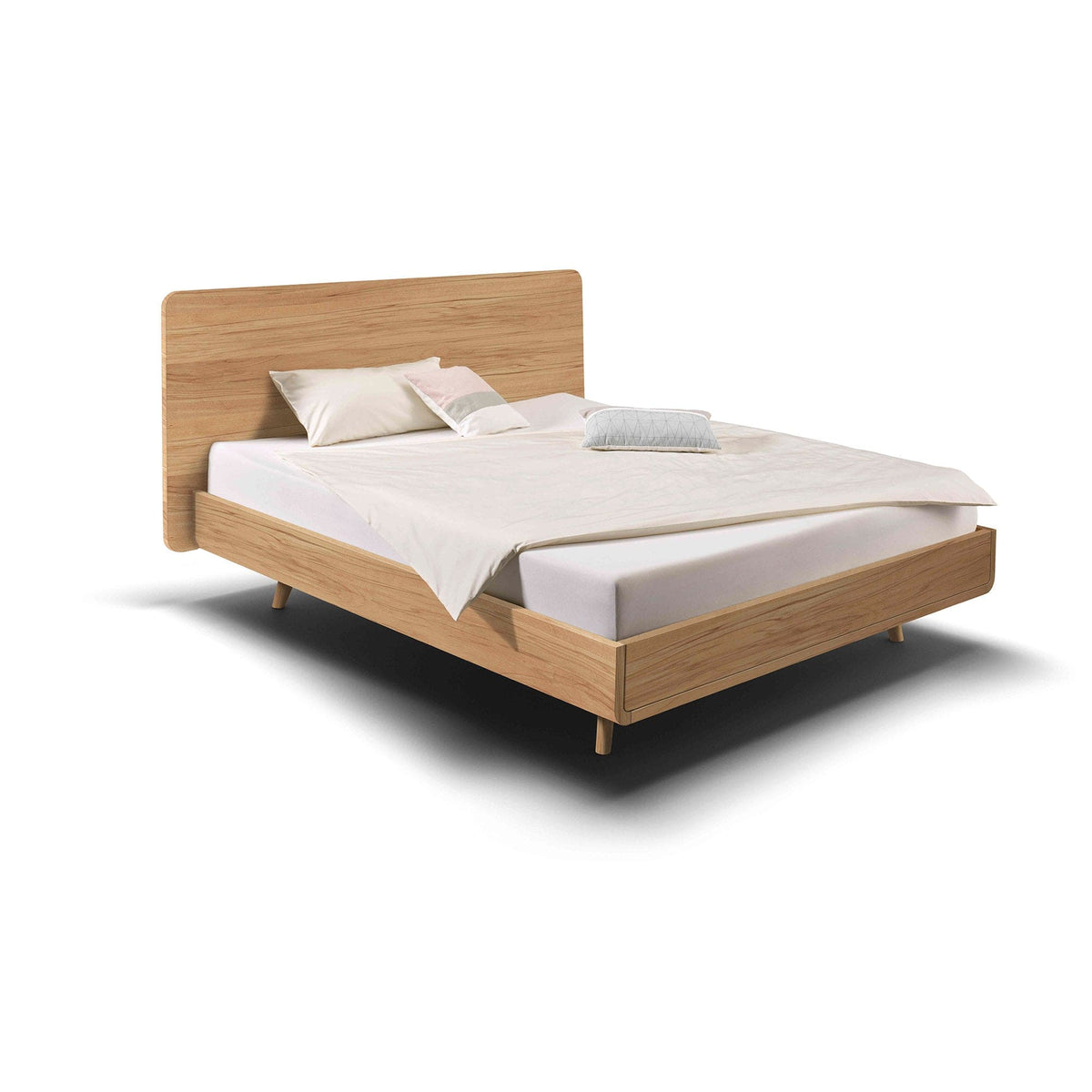 Designer Bett TALOS der Holzmanufaktur aus Kernbuche mit hohem Holzkopfteil im Boxspring Look.